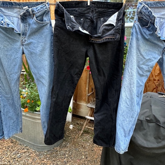 Men’s Wrangler Black Jeans label says 38” x 30” - actual is 36” x31” - Picture 3 of 6